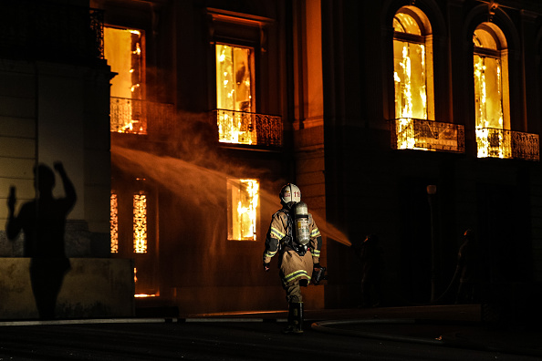 Un incendie ravage le Musée National de Rio de Janeiro, joyau culturel du Brésil