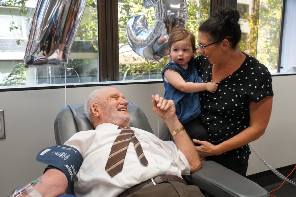 Les dons de sang d&rsquo;un homme ont permis de sauver des millions de bébés