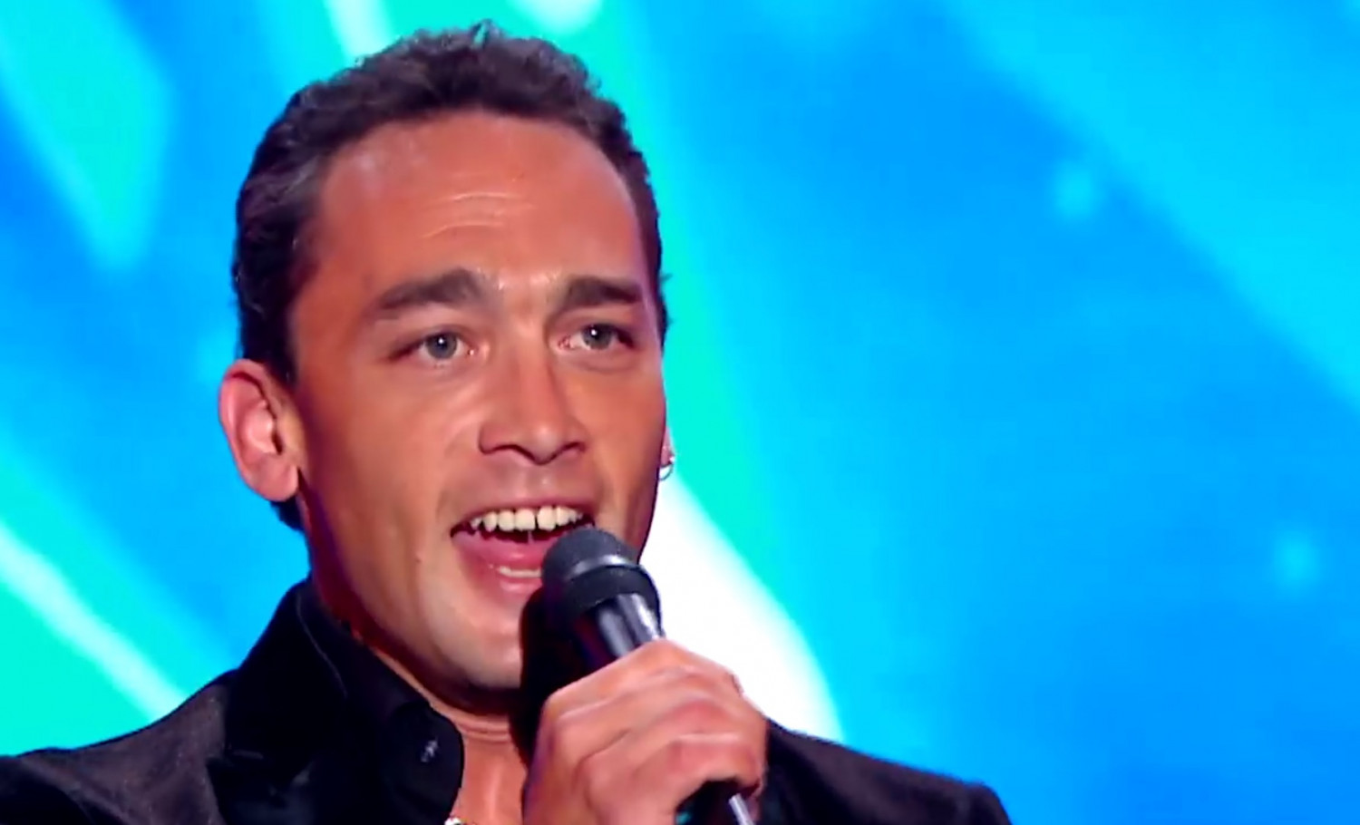 Belgique : Jean-Baptiste Guégan offre un concert surprise dans un Ehpad