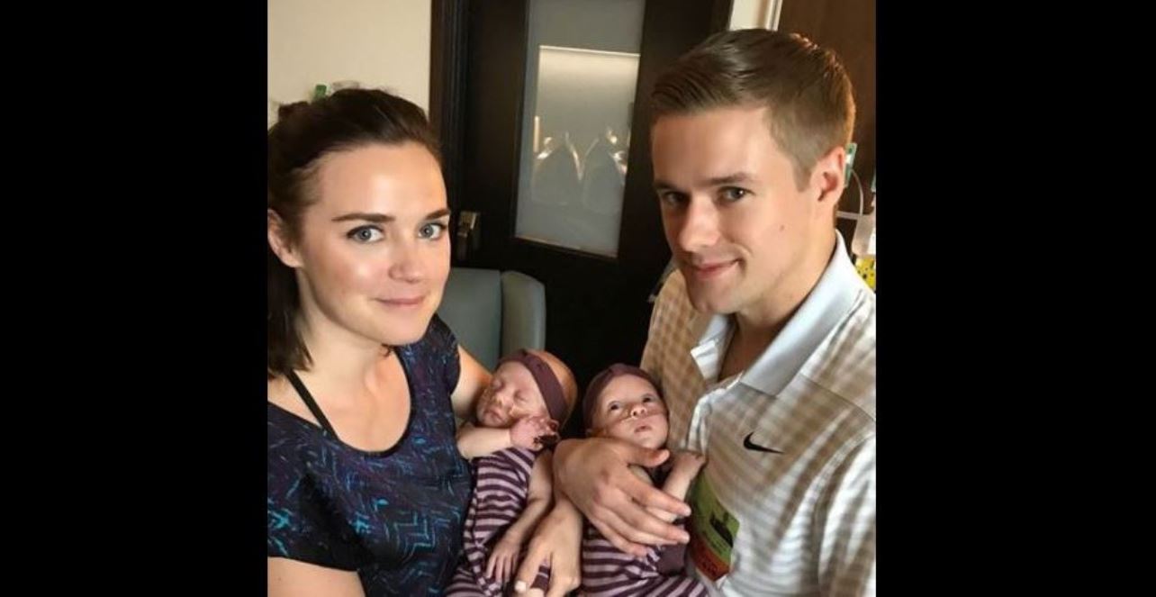 Une femme qui se rendait à l&rsquo;hôpital pour enfants avec son bébé cherche le passager qui lui a cédé son siège d&rsquo;avion, elle veut le remercier encore