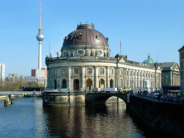 Inauguration à Berlin du bâtiment d&rsquo;accès à l&rsquo;île aux Musées conçue par Chipperfield