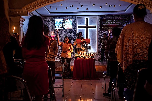 Noël: les chrétiens d&rsquo;Indonésie prient pour les victimes du tsunami