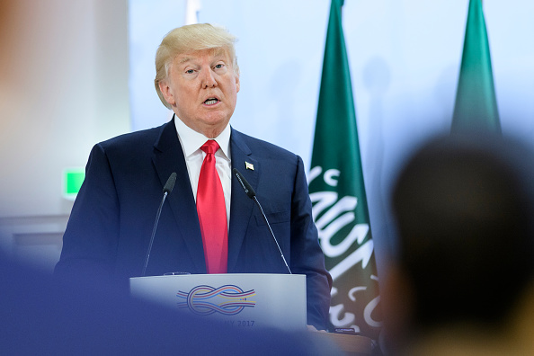 Trump salue « le leadership inébranlable » de George W.H.Bush