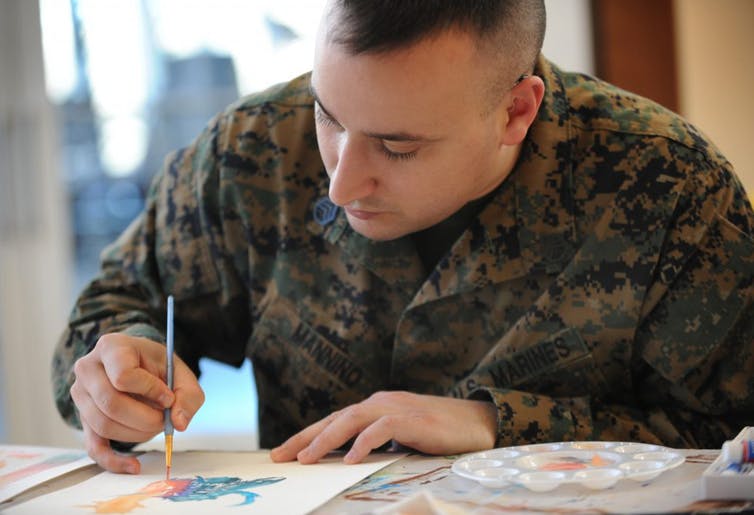 En finir avec les traumatismes grâce à la peinture, l’écriture ou la chanson