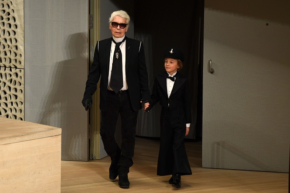 Karl Lagerfeld, le prolifique « Kaiser » de la mode