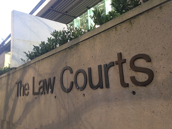 L&rsquo;adolescente qui avait poussé son amie du haut d&rsquo;un pont de 18 mètres a été condamnée à une peine d’emprisonnement