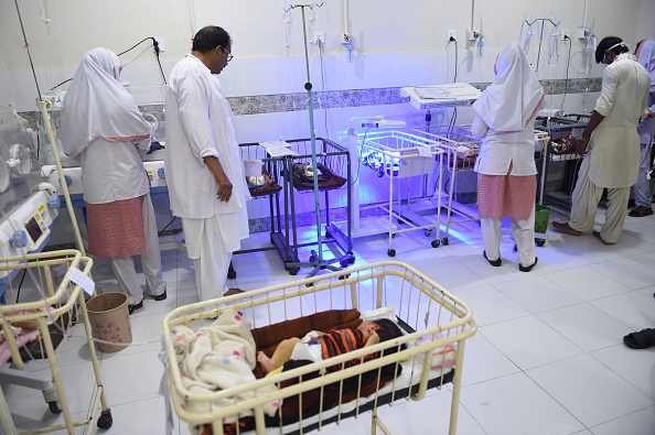 Au Pakistan, la nourriture est disponible, mais la malnutrition fauche les enfants