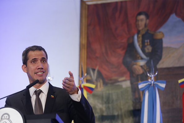Attendu au Venezuela, Guaido appelle à manifester et met en garde Maduro