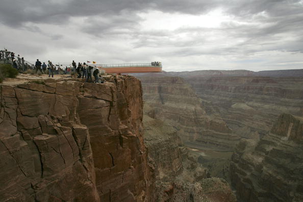 Un touriste tombe de 300 mètres au Grand Canyon alors qu&rsquo;il prenait une photographie