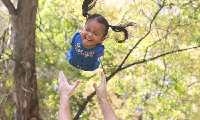 Un couple de l’Utah adopte un bébé philippin sans membres, et leur vie n’a plus jamais été la même