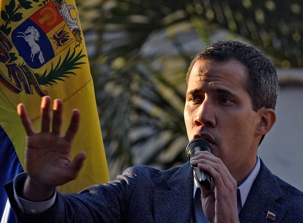 Au Venezuela, Guaido maintient la pression dans la rue