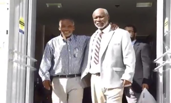 Un homme et son oncle libérés après 42 ans de prison pour un meurtre qu&rsquo;ils n&rsquo;ont pas commis