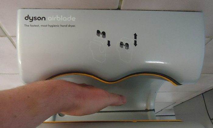 N&rsquo;utilisez PAS les sèche-mains dans les toilettes publiques – vous êtes avertis