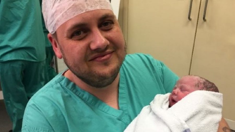 Un père décède quelques jours après s&rsquo;être plaint du gonflement de ses amygdales pendant ses vacances