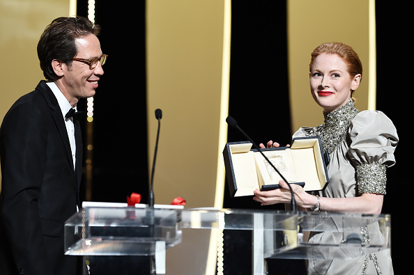 Cannes: l&rsquo;Anglo-Américaine Emily Beecham remporte le Prix d&rsquo;interprétation féminine