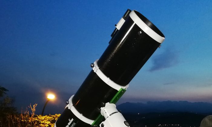 Une grand-mère passe ses nuits à regarder le ciel – un jour elle prend une photo qui lui vaut un prix de la NASA