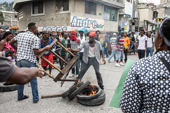 Haïti: des milliers manifestants exigent la démission du président