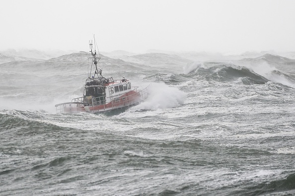 Manche: deux plaisanciers secourus en pleine tempête par la SNSM