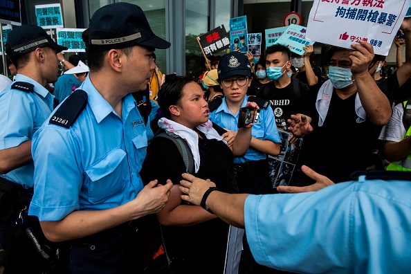 Hong Kong: des milliers de manifestants en soutien à la police