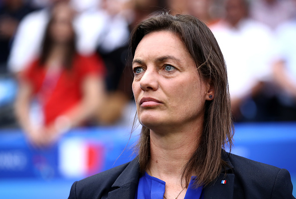 Bleues: « La pression, pas facile », explique Corinne Diacre