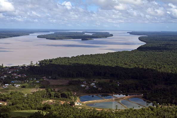 En Guyane, des décharges sauvages perdurent sur les rives du Maroni