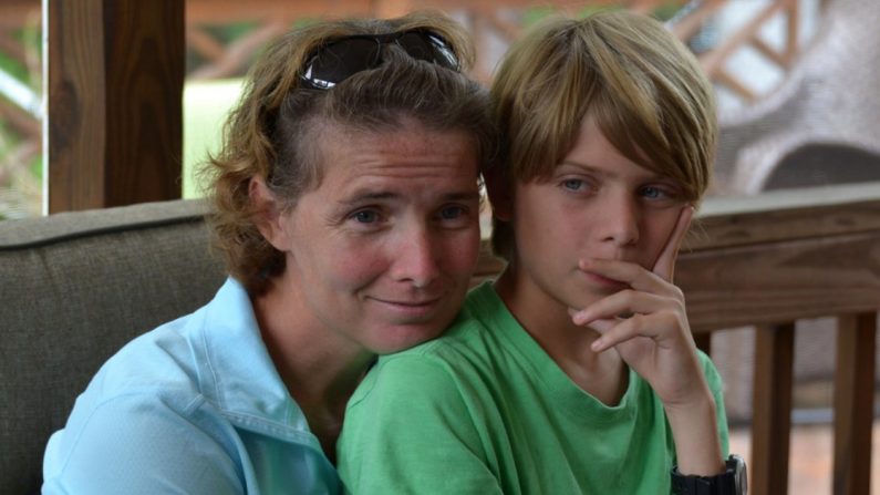 Ils trouvent un enfant disparu depuis des années à l&rsquo;intérieur d&rsquo;un mur – sa mère et sa grand-mère étaient complices