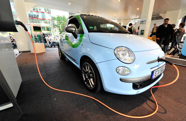 Fiat donne le coup d&rsquo;envoi à la production de la 500 électrique en Europe