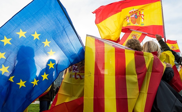 Plusieurs milliers de Catalans manifestent devant le Parlement européen