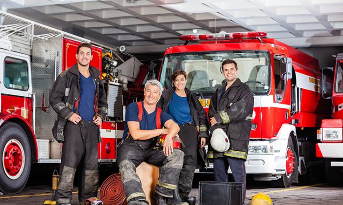 Un pompier a été filmé en train de mettre un voleur à terre par la caméra de surveillance d&rsquo;une station service