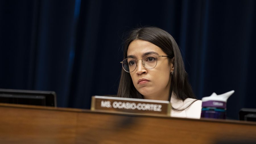 Un survivant de l&rsquo;Holocauste de 93 ans déclare que la députée américaine Alexandria Ocasio-Cortez devrait être «révoquée» du Congrès pour avoir propagé l&rsquo;«antisémitisme»