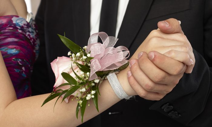 Un couple, atteint de trisomie 21, est couronné roi et reine du bal de fin d&rsquo;année de l&rsquo;école