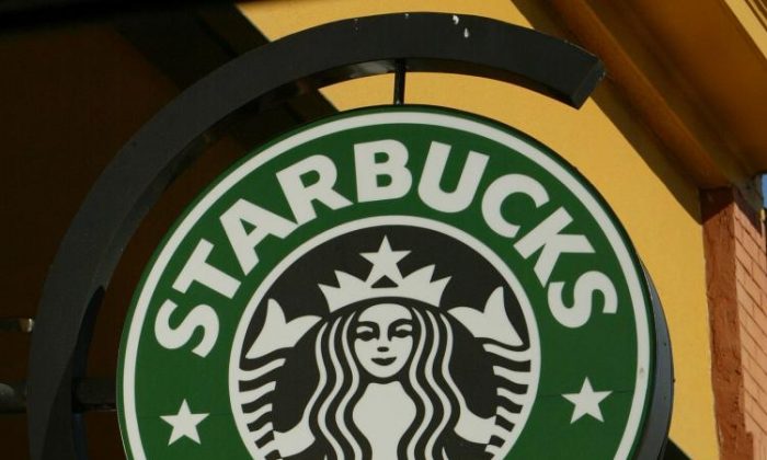 États-Unis : Starbucks abandonne sa politique dite « d&rsquo;accès libre », qui permettait aux clients de s&rsquo;asseoir sans avoir à commander