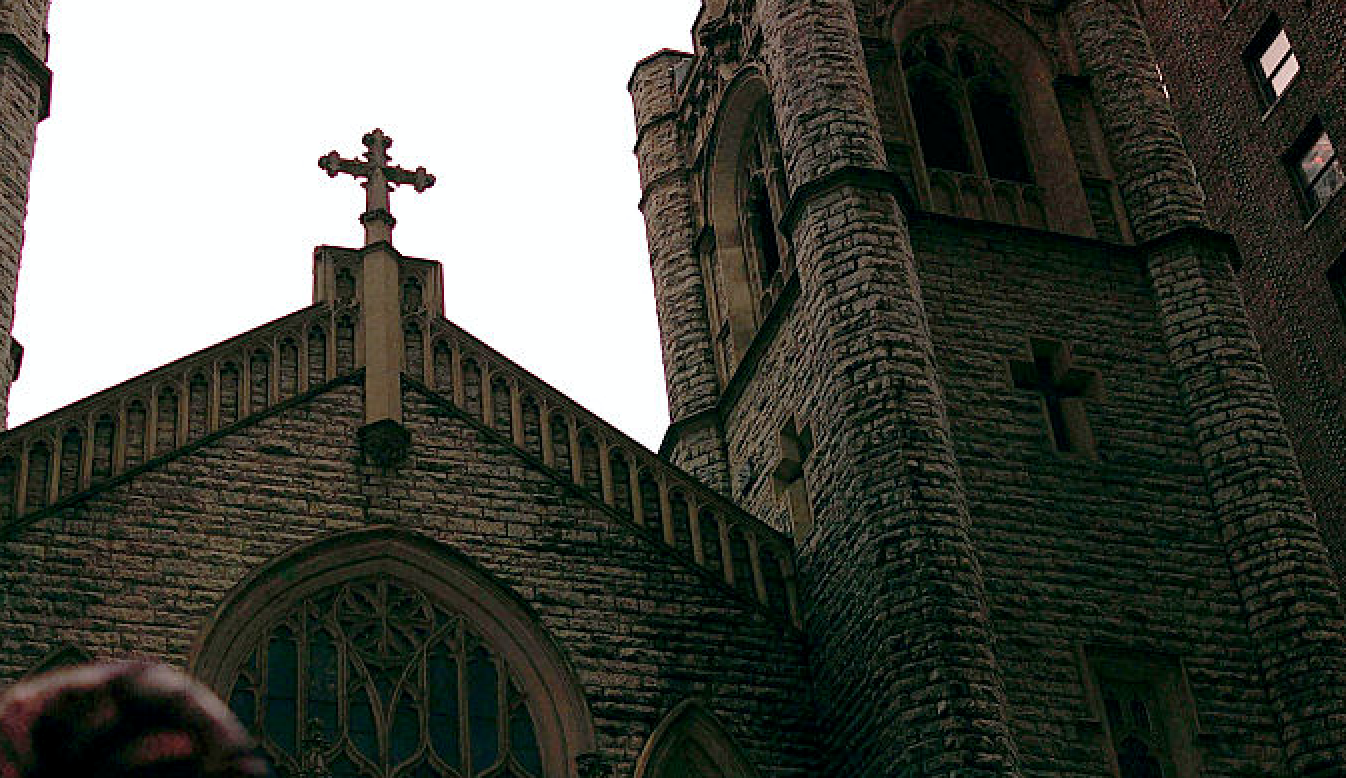 Un immense incendie touche une ancienne église à Philadelphie – les images rappellent l&rsquo;incendie de Notre-Dame