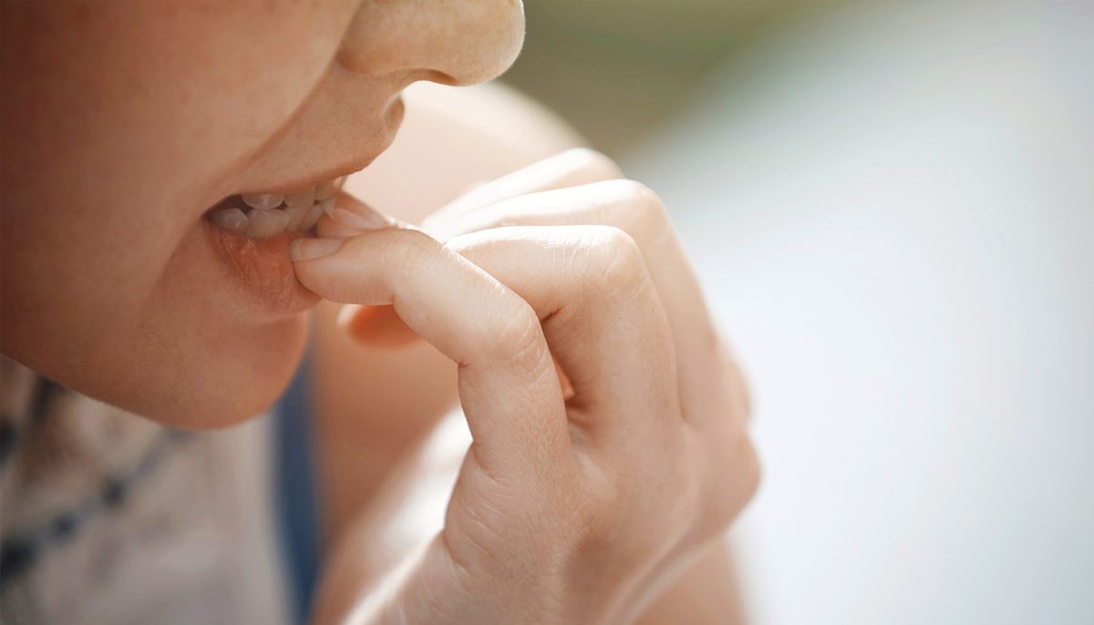 Une jeune fille a dû se faire amputer le pouce après que l’habitude de se ronger les ongles a causé un cancer