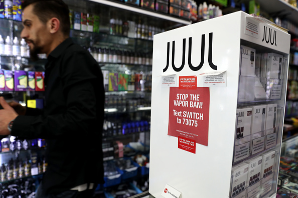 Vapotage: les méthodes marketing de Juul sous le coup d&rsquo;une enquête aux Etats-Unis
