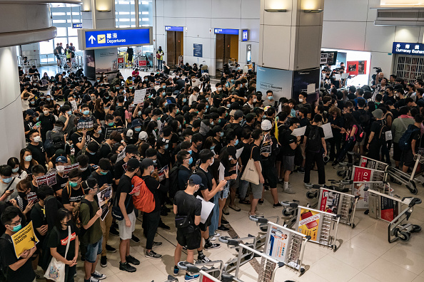 Manifestations à Hong Kong: deuxième journée de chaos à l&rsquo;aéroport