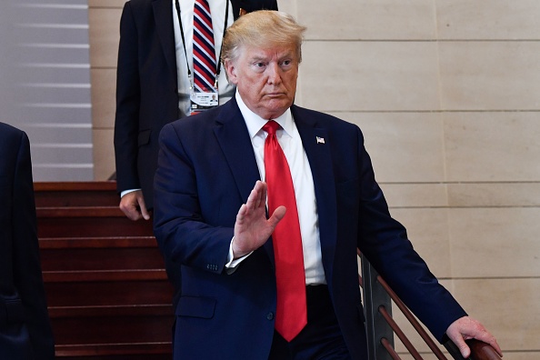 Trump dément avoir suggéré de bombarder les ouragans