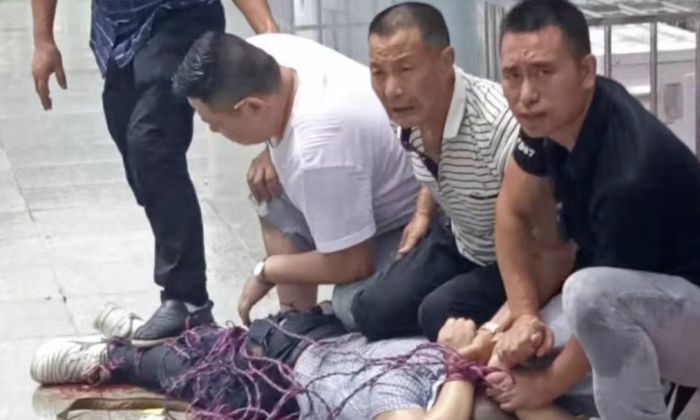 Un villageois chinois tente de venger sa femme en orchestrant une attaque à la bombe visant à assassiner un fonctionnaire local corrompu
