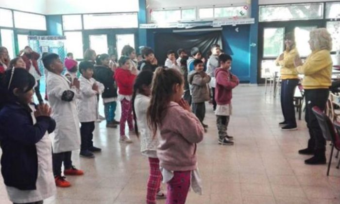 Des élèves ayant de graves problèmes de comportement changent après avoir pratiqué un exercice simple