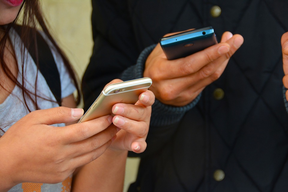 4 points pour les 18-24 ans sur les SMS qui montrent comment les textos peuvent ruiner vos relations