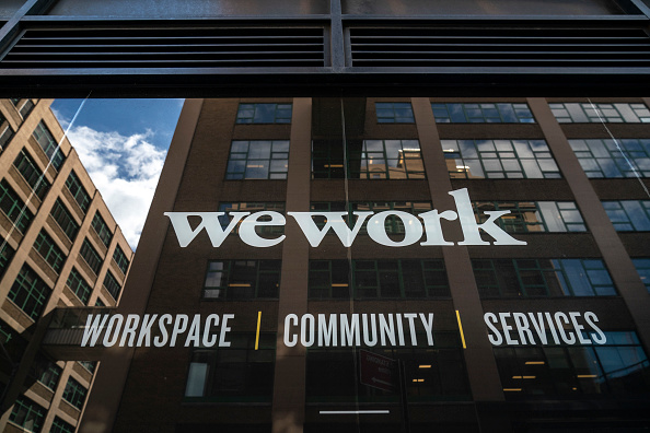 WeWork ajourne son arrivée à Wall Street et prépare une cure d&rsquo;austérité