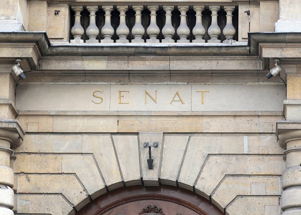Le Sénat conserve dans ses caves un buste en métal d’Adolf Hitler et un drapeau nazi depuis 1944