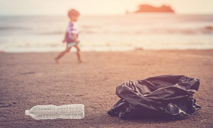 Des parents ont consenti au refus de leur fils d&rsquo;aller à l&rsquo;école à condition qu&rsquo;il ramasse et vende des bouteilles plastiques