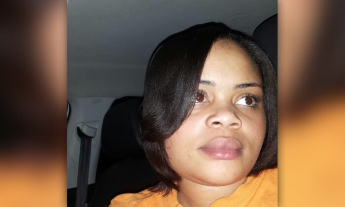 Une femme est tuée chez elle par balle par un policier au Texas