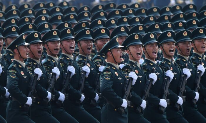 Chine : des internautes détenus pour des commentaires dérisoires au sujet du défilé militaire