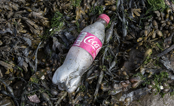 Coca-Cola, Nestlé ou encore Pepsico: une poignée à générer des dizaines de milliers de déchets plastiques qui polluent la planète