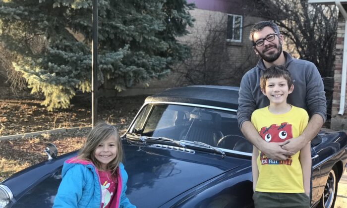 Ce père met sa carrière de côté pour aider son enfant autiste à entrer sur le marché du travail