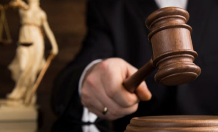 Une peine inhabituelle dans un cas de maltraitance d&rsquo;animaux : 8 heures dans la décharge la plus malodorante ou la prison pendant 90 jours