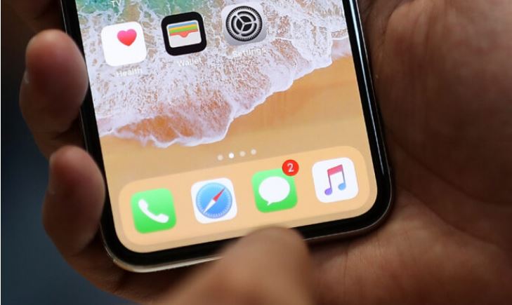 Une femme de l&rsquo;Arkansas qui a envoyé un SMS au numéro de son père chaque jour après sa mort reçoit une réponse 4 ans plus tard