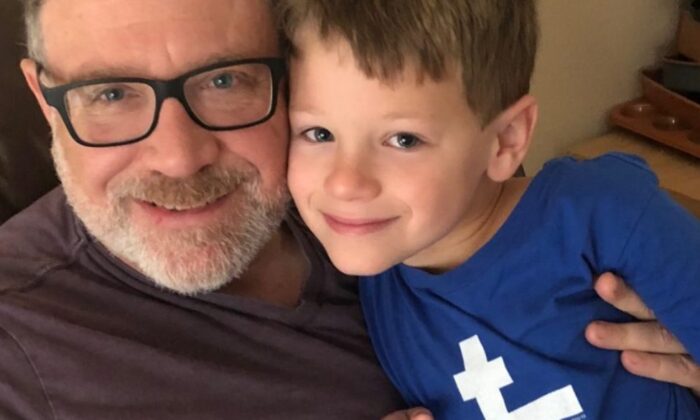 Un père obtient la garde conjointe de son fils de 7 ans, incité à devenir transgenre par son ex-femme